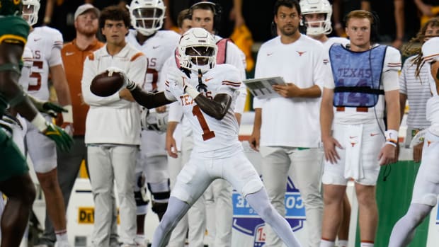 Texas Longhorns Won't Wear Alternate Football Uniforms Under Athletic  Director Chris Del Conte – SportsLogos.Net News