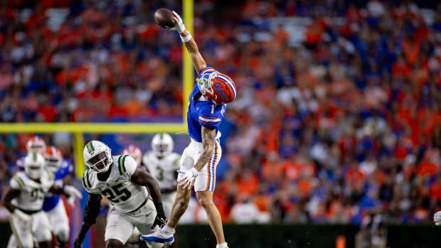 Florida Gators wide receiver Ricky Pearsall (1) makes a one-handed catch for a first down during the first half against the Charlotte 49ers at Steve Spurrier Field at Ben Hill Griffin Stadium in Gainesville, FL on Saturday, September 23, 2023.