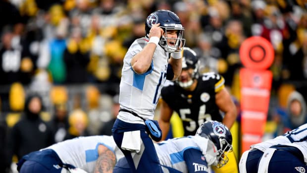 Tennessee Titan's Are Calling Fans To Wear Blue For This Sunday's Game -  Narcity