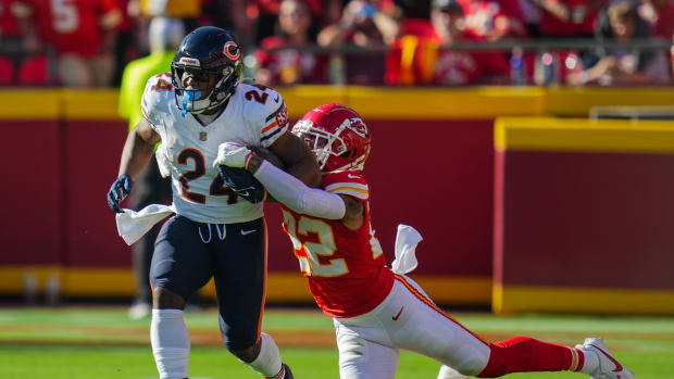 Kansas City Chiefs linebacker Nick Bolton (32) runs during an NFL football  game against the Los Angeles Chargers, Sunday, Nov. 20, 2022, in Inglewood,  Calif. (AP Photo/Kyusung Gong Stock Photo - Alamy