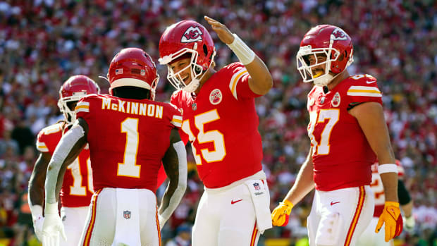 KANSAS CITY, MO - OCTOBER 16: Kansas City Chiefs quarterback Patrick  Mahomes (15) and Buffalo Bills quarterback Josh Allen (17) hug after an NFL  game between the Buffalo Bills and Kansas City