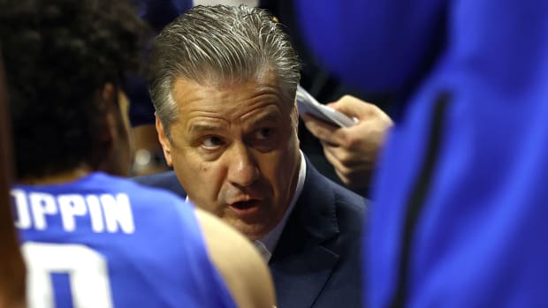 Mar 5, 2022; Gainesville, Florida, USA; Kentucky Wildcats head coach John Calipari huddles up with teammates against the Florida Gators during the first half at Billy Donovan Court at Exactech Arena. Mandatory Credit: Kim Klement-USA TODAY Sports