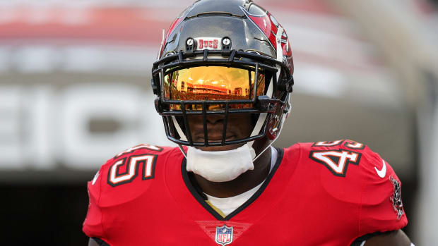 Tampa Bay Buccaneers cornerback Zyon McCollum (27) warms up before