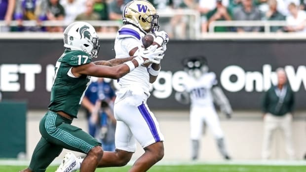 Ex-Huskies Gaskin, Ahmed Share in Miami's Wild Win over Raiders - Sports  Illustrated Washington Huskies News, Analysis and More