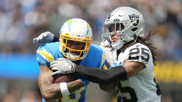 New-look Las Vegas Raiders don't quit, down Denver Broncos, 17-16 - Sports  Illustrated Las Vegas Raiders News, Analysis and More