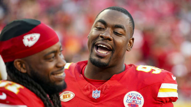 KC Chiefs DT Chris Jones Doesn't Report to Chiefs Camp, 'Far Apart' on New  Contract - Sports Illustrated Kansas City Chiefs News, Analysis and More