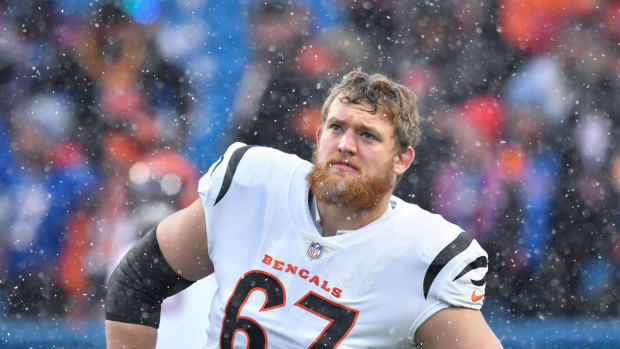 CINCINNATI, OH - JANUARY 08: Cincinnati Bengals tight end Hayden Hurst (88)  dives for a first down in a game between the Baltimore Ravens and the  Cincinnati Bengals on January 8, 2023