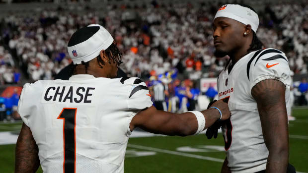 Cincinnati Bengals cornerback Tre Flowers (33) is seen during an NFL  football game against the Dallas Cowboys, Sunday, Sept. 18, 2022, in  Arlington, Texas. Dallas won 20-17. (AP Photo/Brandon Wade Stock Photo -  Alamy