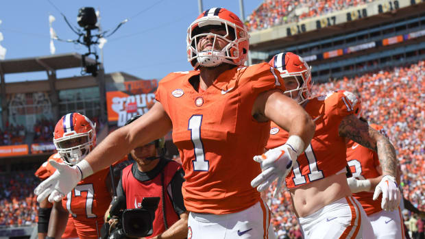 Syracuse Sets Uniform Combo For Season Opener vs Louisville - Sports  Illustrated Syracuse Orange News, Analysis and More