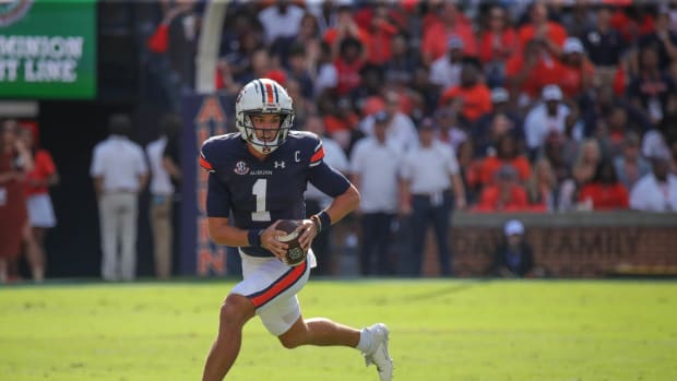 Aaron Rodgers forced to wear Auburn jersey by C.J. Uzomah after