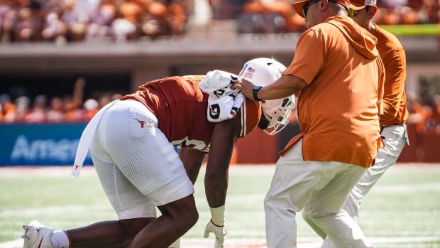 Texas Longhorns LB DeMarvion Overshown 'Gravitating' Toward Dallas Cowboys Micah  Parsons - Sports Illustrated Texas Longhorns News, Analysis and More