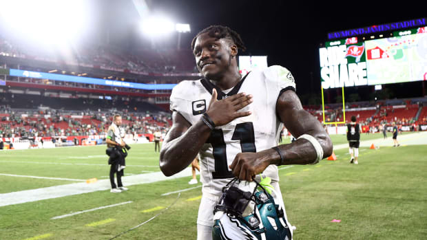 Analysis: Eagles Offense Was Cruising Before Vick's Quad Injury