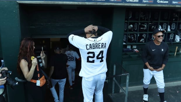 Detroit Tigers Gift Miguel Cabrera Cleats Made of Baseballs From Milestone  Moments - Fastball