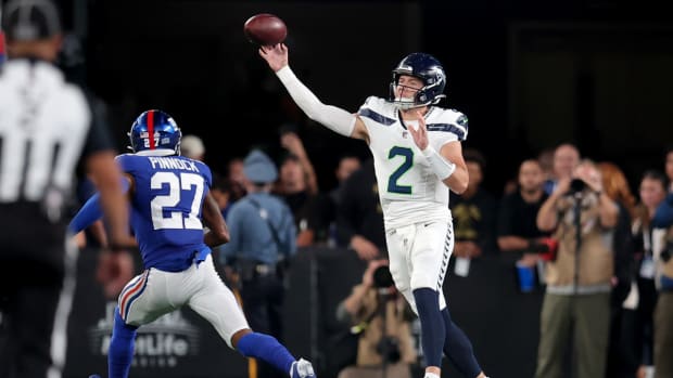 New York Giants Take 14-3 Halftime Lead Over Washington - Sports  Illustrated New York Giants News, Analysis and More