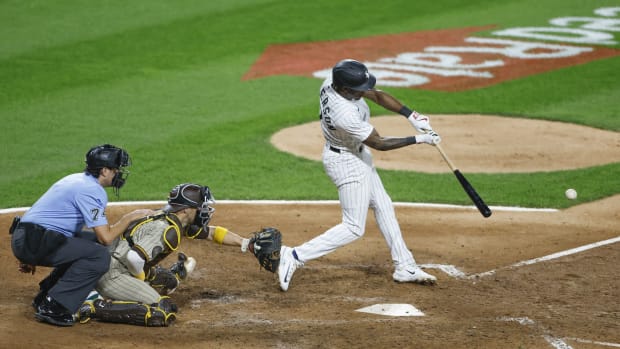 Osuna, Giles, more relievers move as MLB trade deadline nears