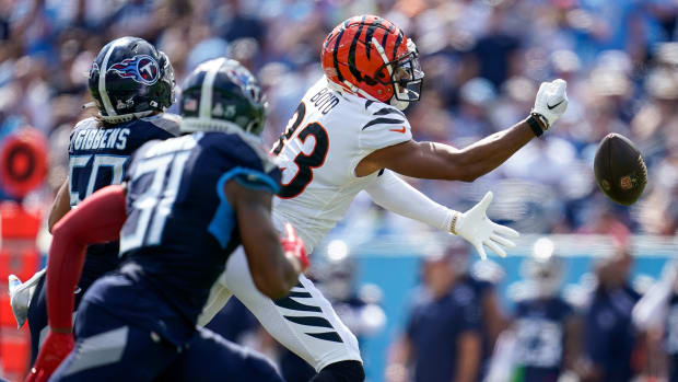 Report: Bengals' Tee Higgins suffers fractured ribs in Sunday's contest vs.  Tennessee