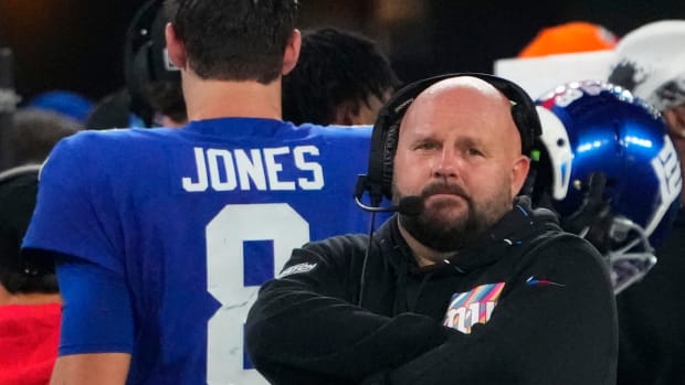 Daniel Jones Relentlessly Roasted After Giants QB Throws Two Interceptions  in Loss to Bucs