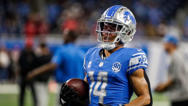 Atlanta Falcons tight end Kyle Pitts (8) plays against the Detroit Lions  during a preseason NFL football game in Detroit, Friday, Aug. 12, 2022. (AP  Photo/Paul Sancya Stock Photo - Alamy