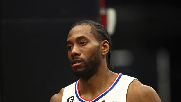 Farbod Esnaashari on X: Here's a picture of Happy Kawhi Leonard in the  Clippers new City Edition jersey to start your month with good vibes.   / X