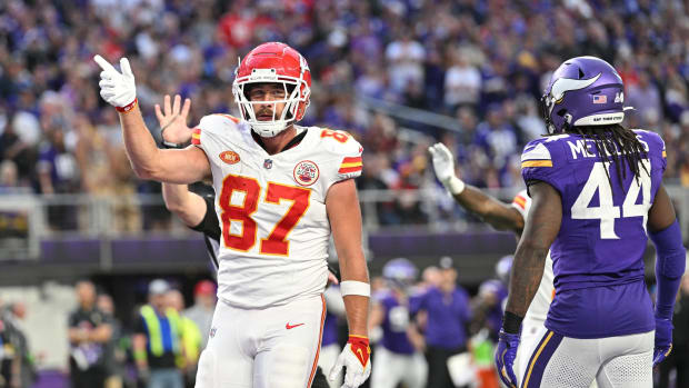 Kansas City Chiefs Officially Announce Travis Kelce Extension - Sports  Illustrated Kansas City Chiefs News, Analysis and More