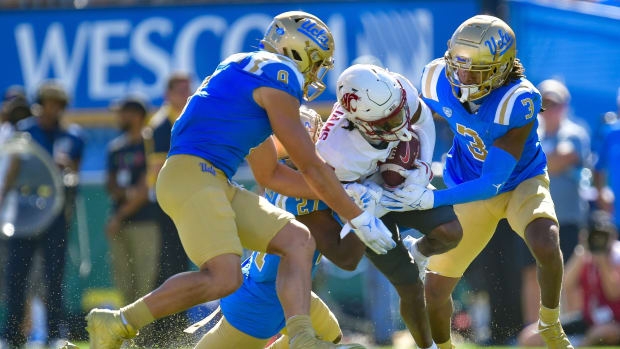 LOOK: Florida honoring Mike Leach with helmet decal for Las Vegas bowl  matchup - On3