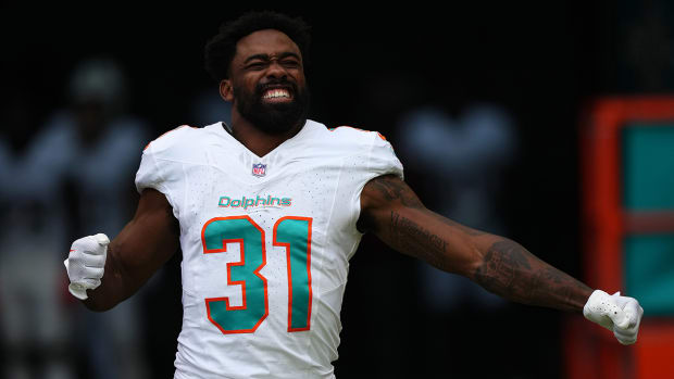 Dolphins' Terron Armstead returns to practice, Raheem Mostert sidelined