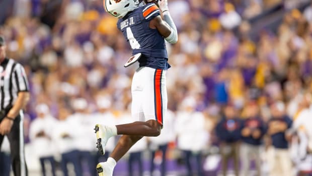 WATCH: Robby Ashford scores to put Auburn back on top over Georgia - Sports  Illustrated Auburn Tigers News, Analysis and More