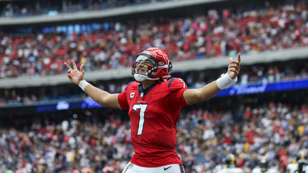 Bengals' Joe Burrow makes LSU callback with victory cigar while celebrating  AFC North title