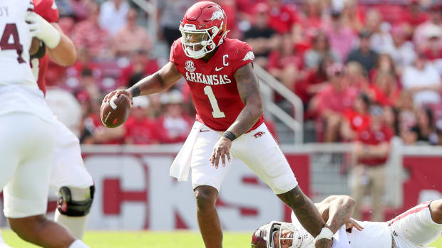 Former Arkansas Razorbacks Join Elite Company with Gold Glove - Sports  Illustrated All Hogs News, Analysis and More