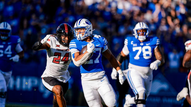 Utah State Unveils Blackout Uniforms For BYU Game