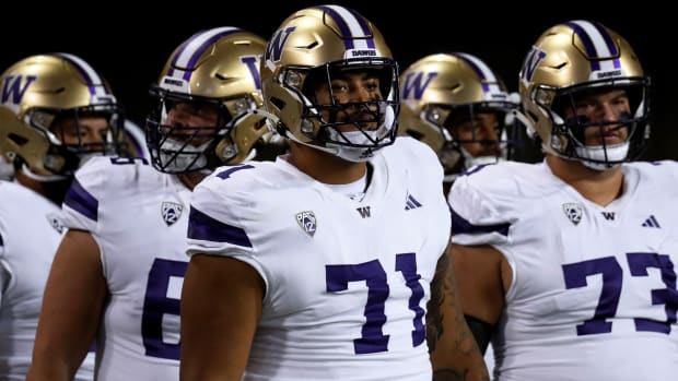 Huskies' Surprising Fall to Sun Devils in Defensive Clash