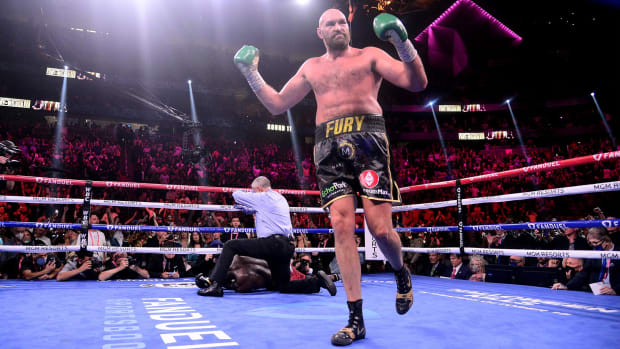 Floyd Mayweather walks out to ring in a ski mask (Video)