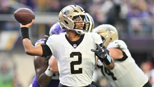 Saints quarterback Jameis Winston passes during New Orleans's 27-19 loss to the Vikings on Nov. 12, 2023.