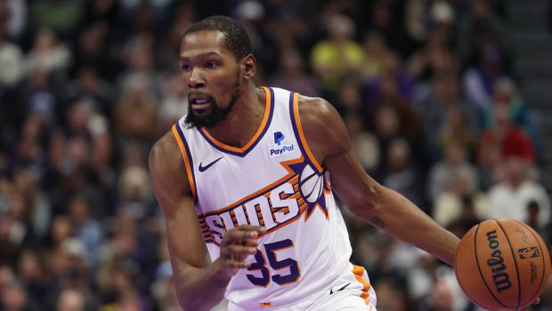 Suns forward Kevin Durant drives with the ball.