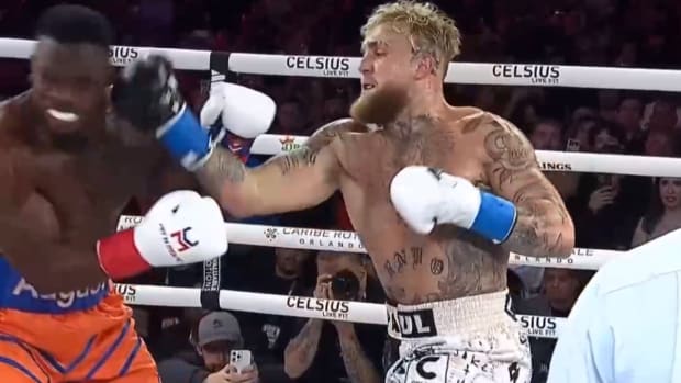 Jake Paul lands clean uppercut to KO Andre August.