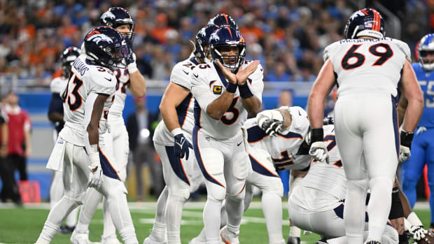 Buffalo Bills' 12th man gifts win to Denver Broncos in Week 10 - Buffalo  Rumblings