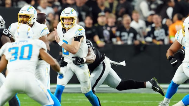 Maxx Crosby's Raiders smoking cigars after 30-6 win vs Giants has