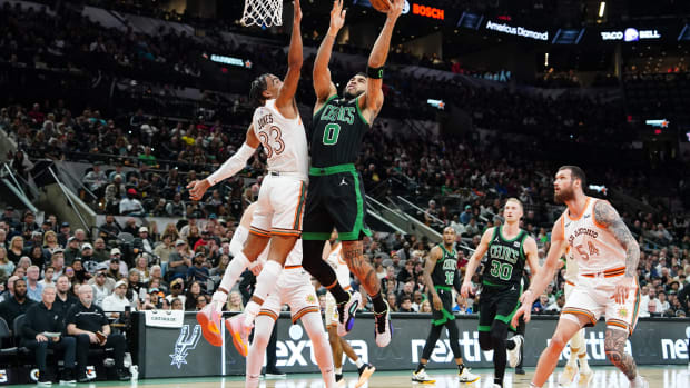 Short-Handed San Antonio Spurs Shocked By Milwaukee Bucks, Lose