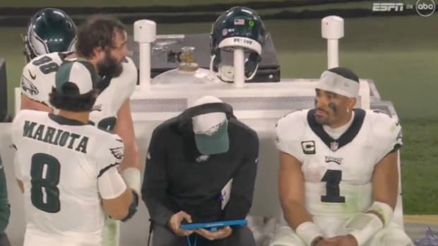Eagles’ Dallas Goedert Explained What Happened During Viral Sideline Moment With Jalen Hurts 