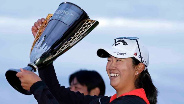 Rose Zhang holds the winner's trophy from the 2023 Mizuho Americas Open.