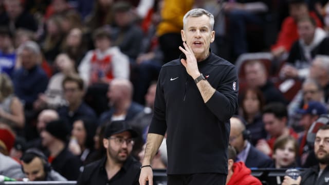 Chicago Bulls head coach Billy Donovan directs his team against the Sacramento Kings during the second half at United Center.