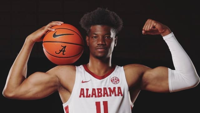 Mohamed Wague in his Alabama uniform for official photos.