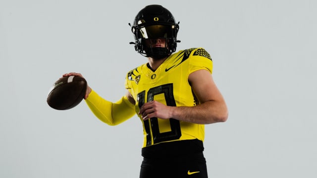 Oregon vs. USC Uniforms 2