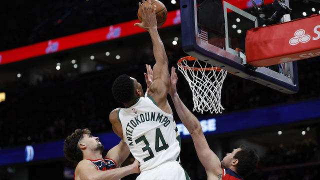 Milwaukee Bucks forward Giannis Antetokounmpo (34) dunks the ball over Washington Wizards forward Danilo Gallinari (88) and Wizards forward Deni Avdija (8) 