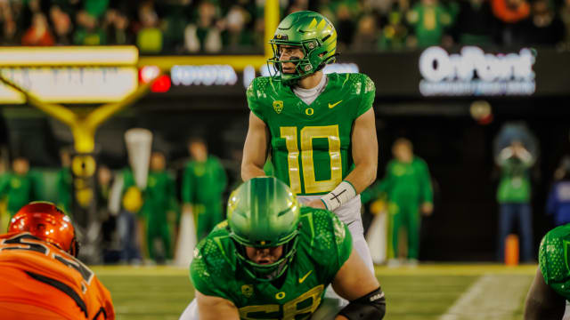 Oregon Ducks quarterback Bo Nix prepares for a snap against the Oregon State Beavers.