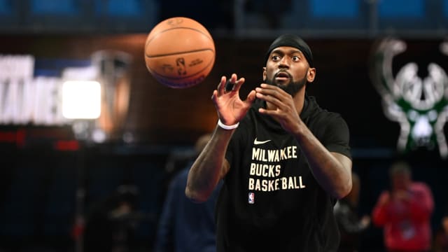 Milwaukee Bucks forward Bobby Portis (9) warms up before the game against the Indiana Pacers a