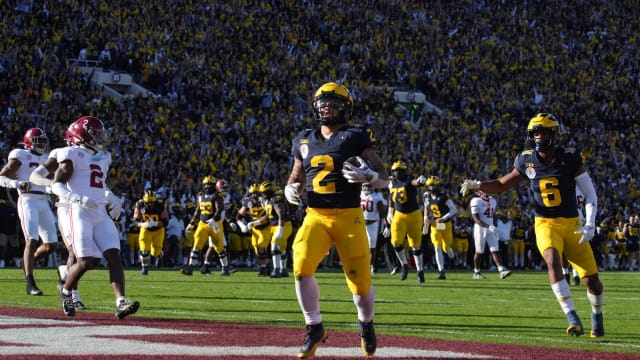 Jan 1, 2024; Pasadena, CA, USA; Michigan Wolverines running back Blake Corum (2) scores a touchdown against the Alabama Crimson Tide during the first half in the 2024 Rose Bowl college football playoff semifinal game at Rose Bowl. Mandatory Credit: Kirby Lee-USA TODAY Sports