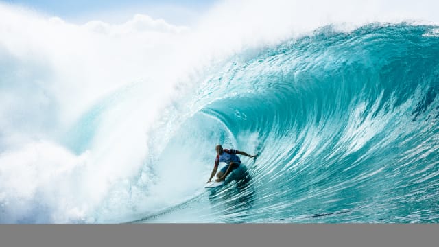 Kelly Slater at Pipeline