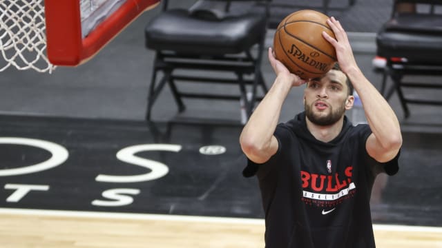 Chicago Bulls guard Zach LaVine (8) warms up before the game against the Detroit Pistons at United Center