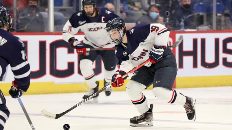 Hockey: Huskies Ready For Connecticut Ice